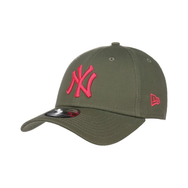 9Forty League Essential Yankees Cap by New Era --> Shop Hats