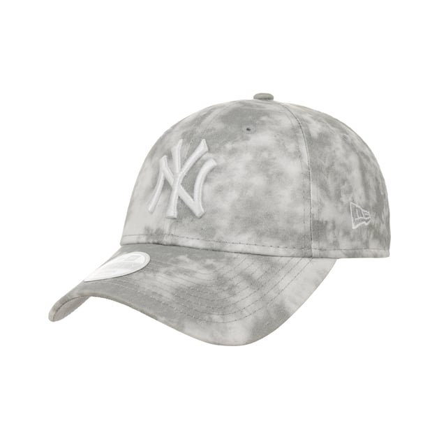 9Forty Women�s Tie Dye Yankees Cap by New Era