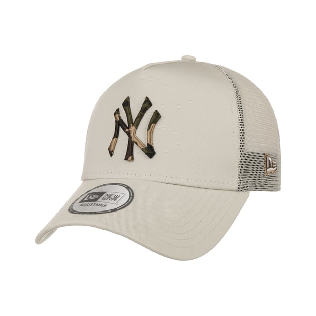 Camo Logo Infill Yankees Trucker Cap by New Era